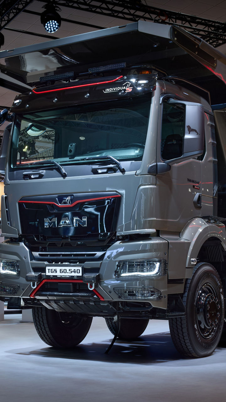 9_16 - 1920 x 3416 px-MAN-IAA-2.jpg